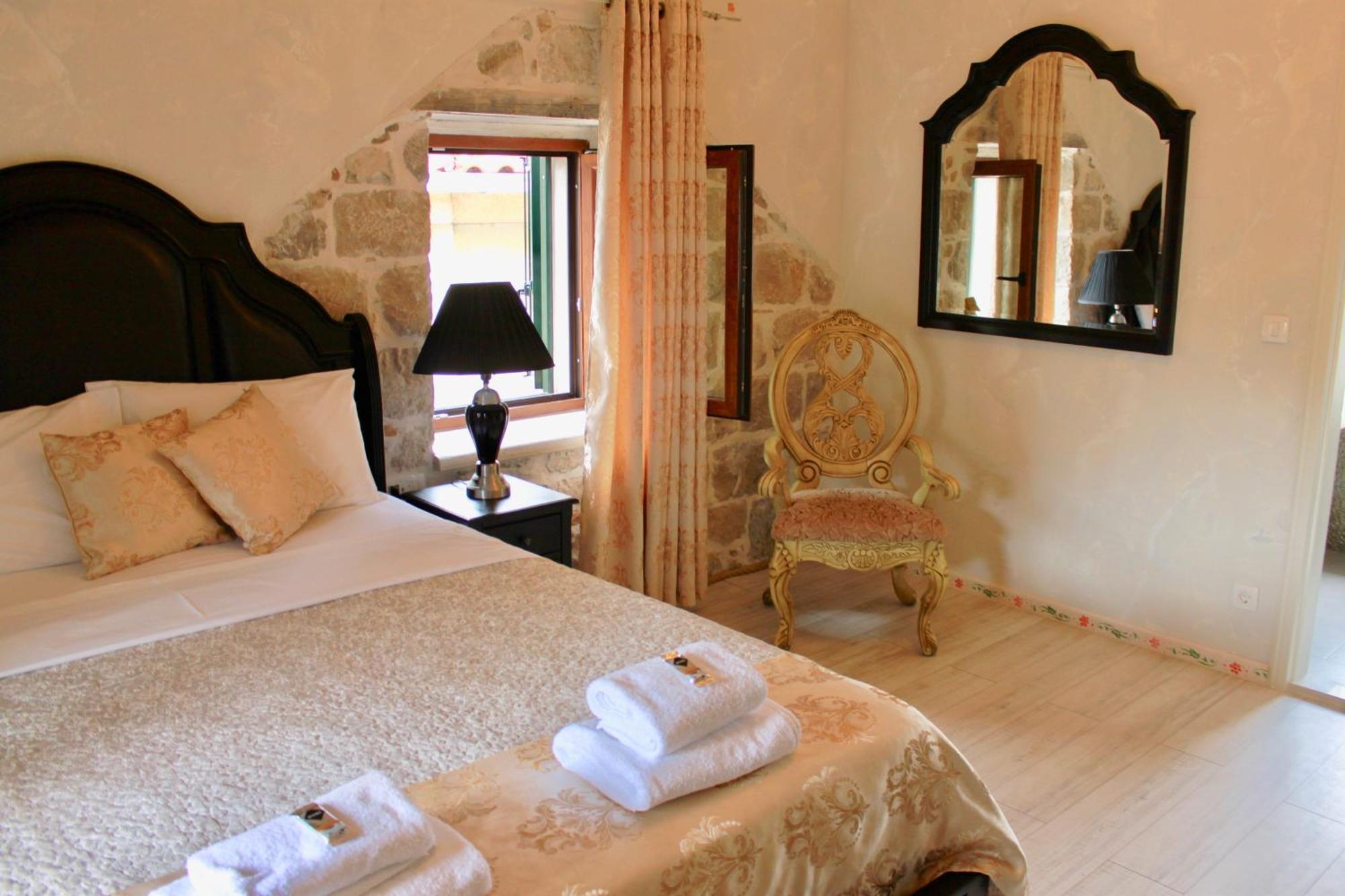 Historic Plaza Varos Split (Adults Only) Room photo